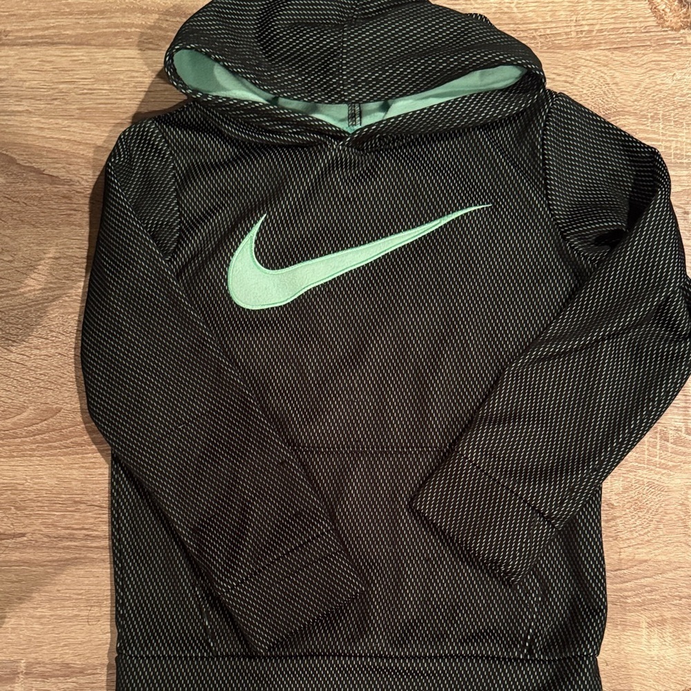 Nike Shirt - Picture 1 of 2